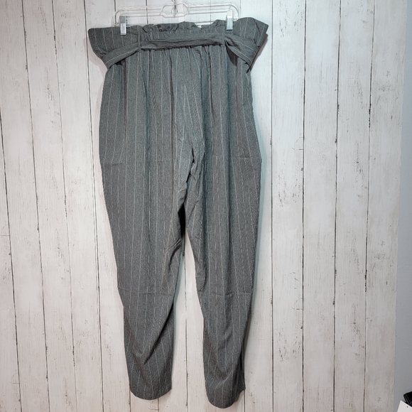 New! Calvin Klein Women's Gray Pinstripe Belted Pants Size XL. Condition is New - Picture 7 of 10